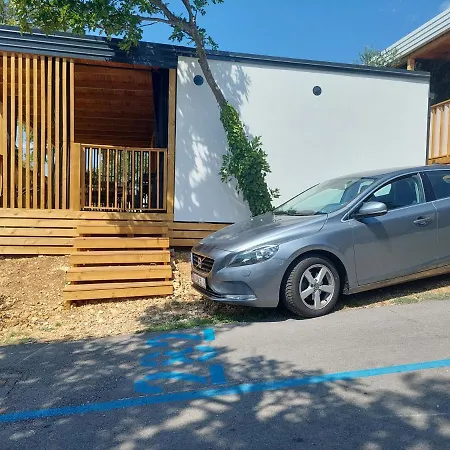 Mobile Mar Vista Apartment